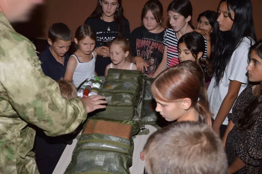 Окупанти примушують дітей на Херсонщині до «патріотичних» заходів замість відпочинку