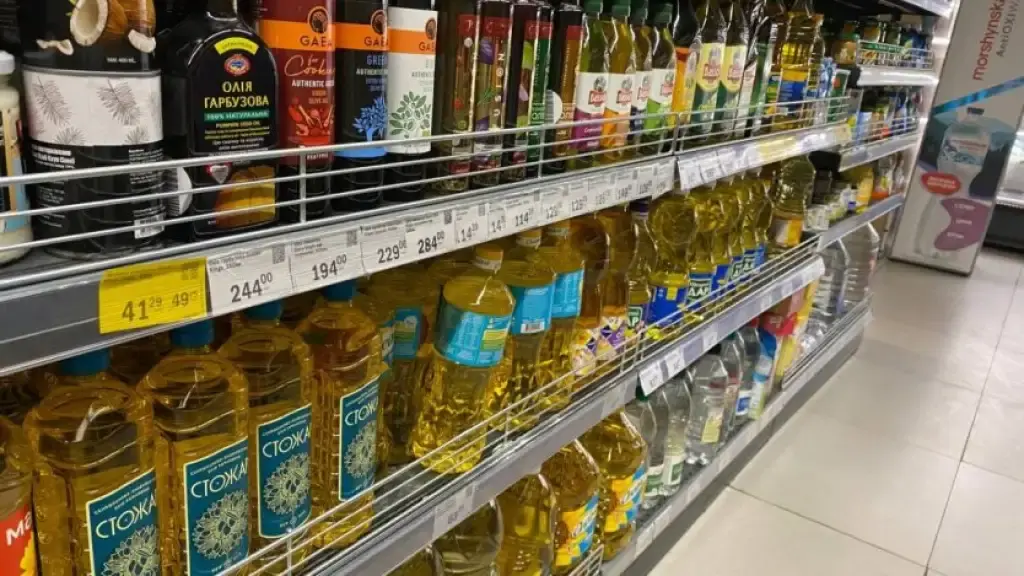 Соняшникова олія стрімко дорожчає: ціна пляшки може сягнути 100 гривень