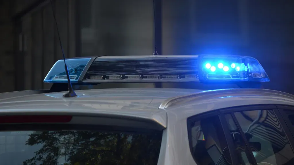 У Херсоні дрон окупантів поцілив у службову автівку поліції