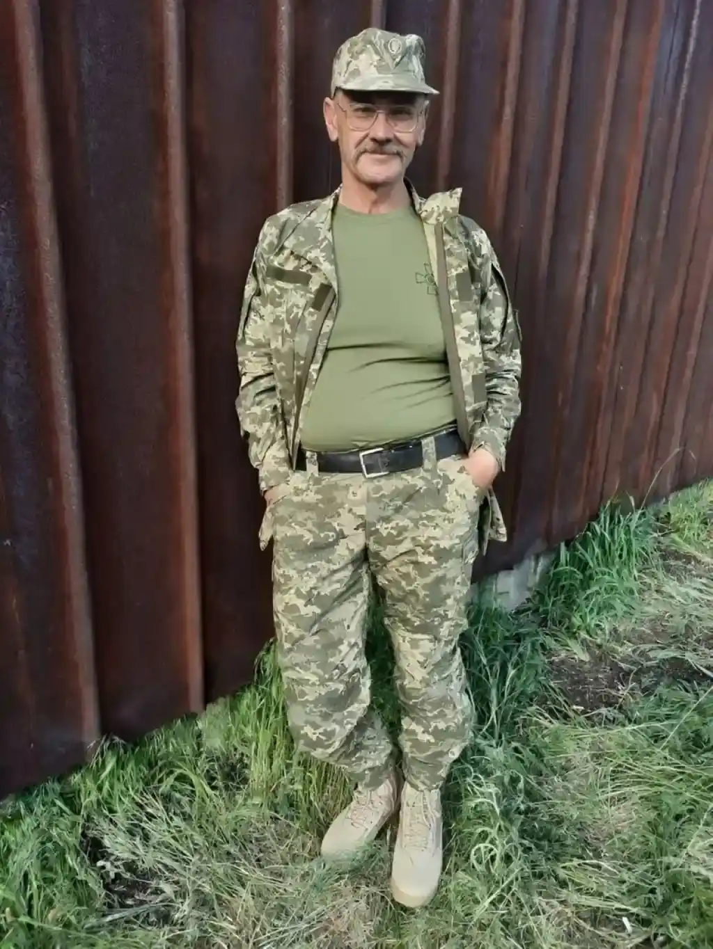 Скульптор з Херсона після фронту відновлює життя мистецтвом та навчає дітей
