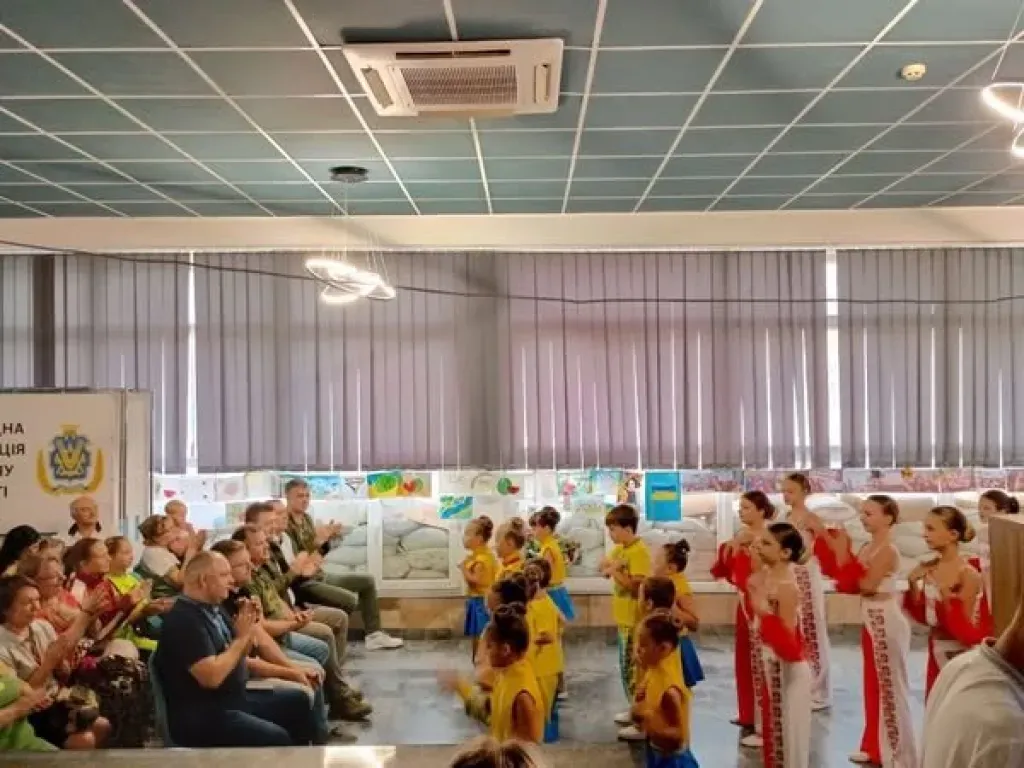 У Миколаєві організували святковий концерт для переселенців з Херсонщини