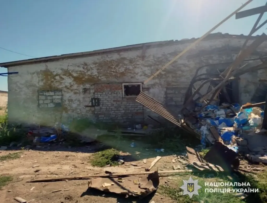 Поліція повідомила про трьох загиблих і вісьмох поранених через обстріли Херсонщини