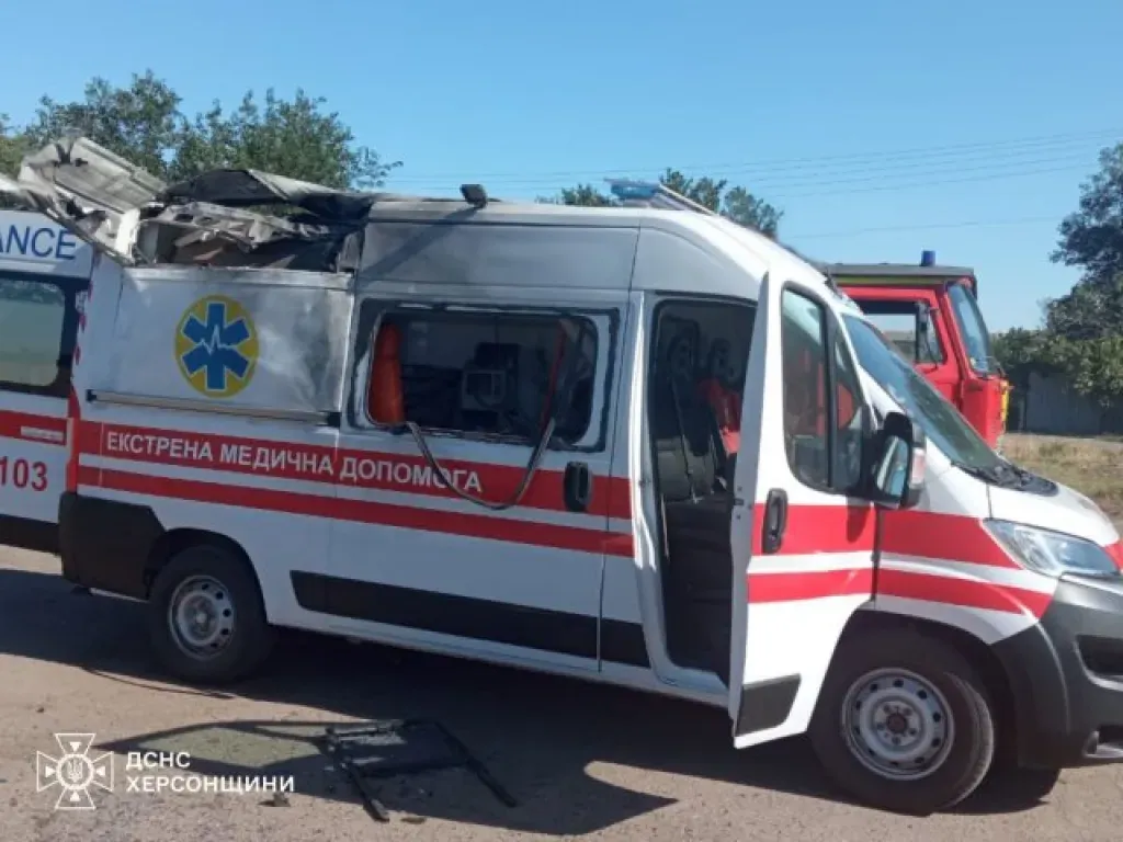 ДСНС показала ліквідацію наслідків ворожих дронових ударів на Херсонщині