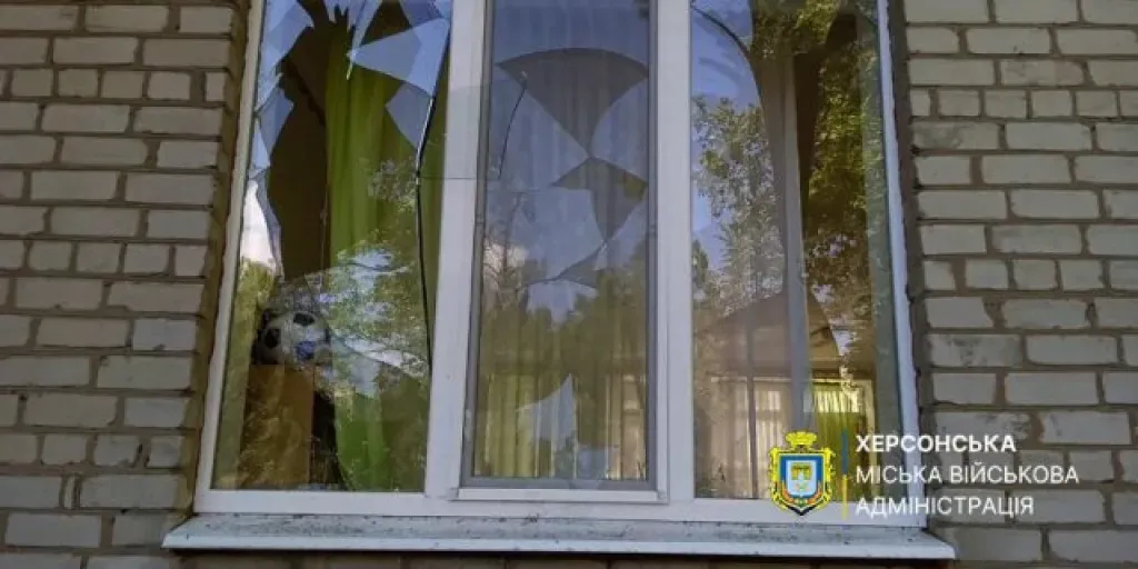 У Херсоні під час обстрілу пошкоджені два навчальні заклади
