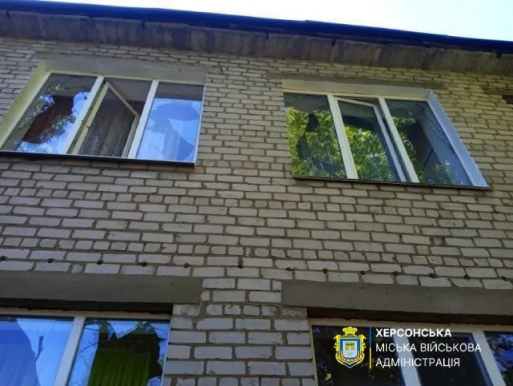 У Херсоні під час обстрілу пошкоджені два навчальні заклади