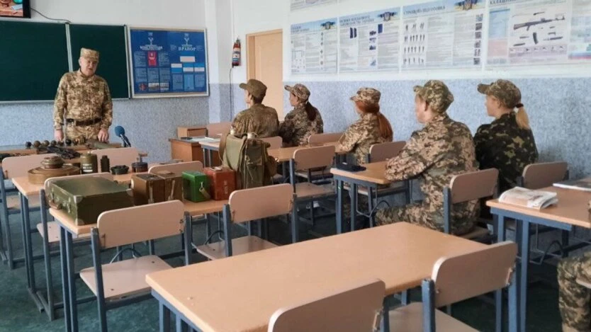 НавчанняНові правила навчання: як зміниться предмет “Захист України” для старшокласників з 1 вересня кардинально переглянули: що чекає на старшокласників з 1 вересня