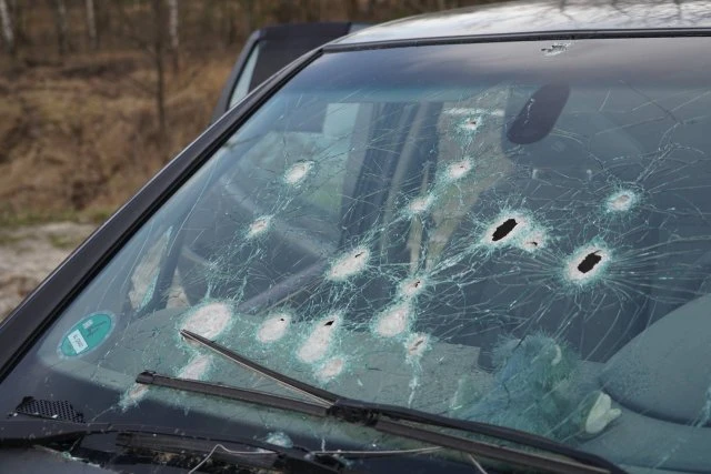 Поліція Херсонщини шукає свідків обстрілу цивільного авто військовими РФ біля Антонівського мосту
