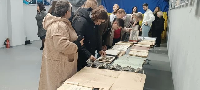У Херсоні відкрили фотодокументальну виставку про Каховську ГЕС