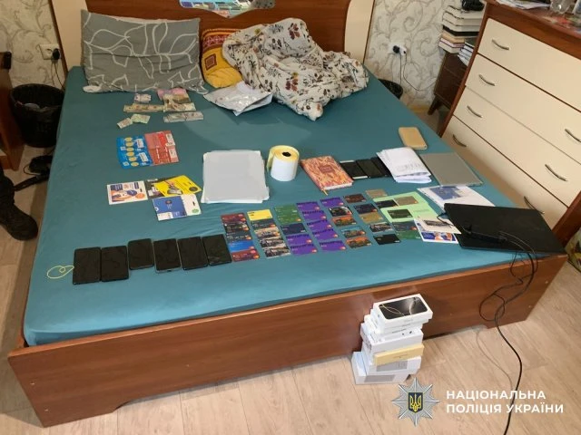 Поліція Херсонщини викрила групу, що продавала безакцизні цигарки на суму майже 10 мільйонів гривень