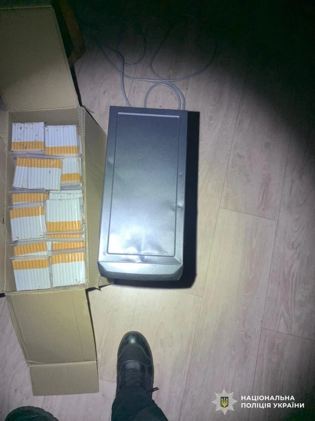 Поліція Херсонщини викрила групу, що продавала безакцизні цигарки на суму майже 10 мільйонів гривень