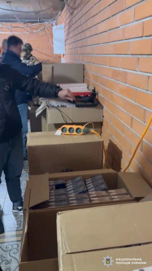 Поліція Херсонщини викрила групу, що продавала безакцизні цигарки на суму майже 10 мільйонів гривень