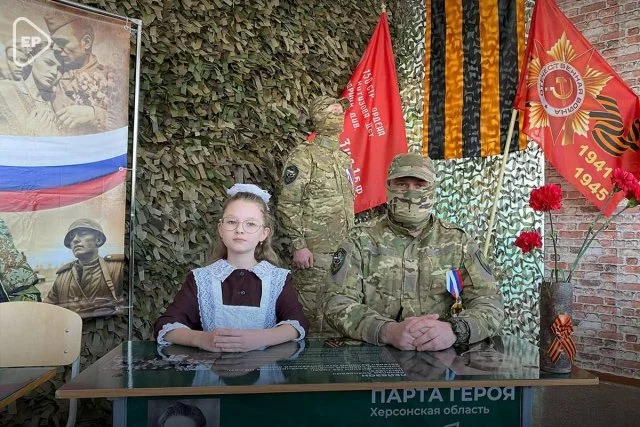 На Херсонщині окупанти нав’язують дітям культ зрадників через “парти героїв”