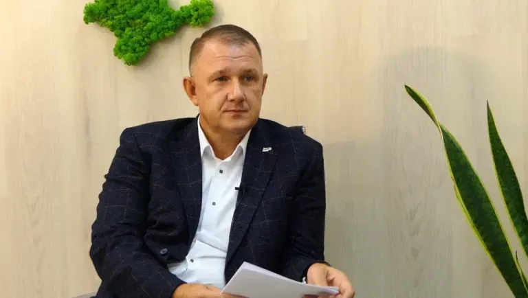 Володимир Хвостов намагається відтермінувати розгляд справи про корупційні порушення