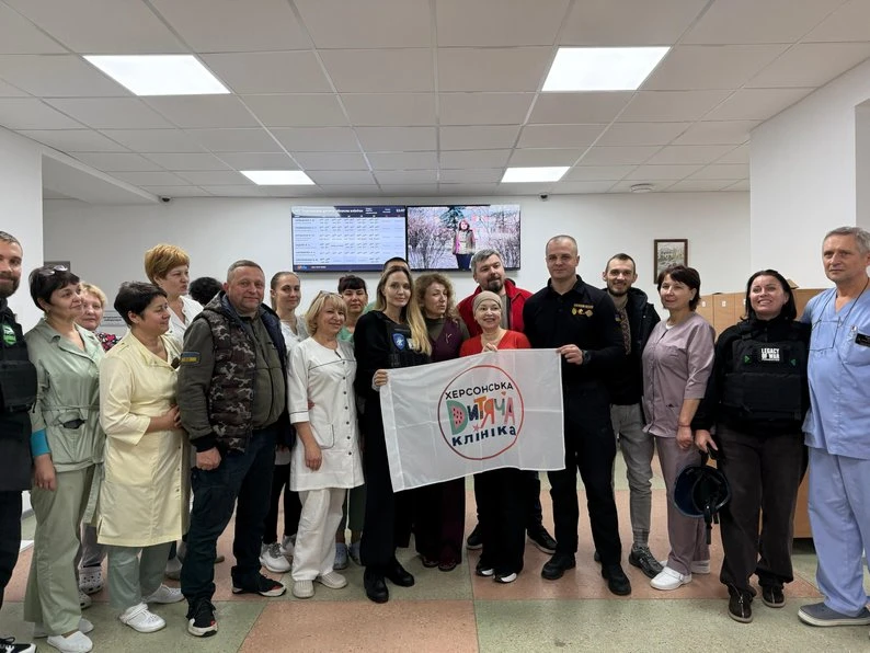 Анджеліна Джолі відвідала дитячу лікарню у Херсоні: медики назвали це сильною підтримкою