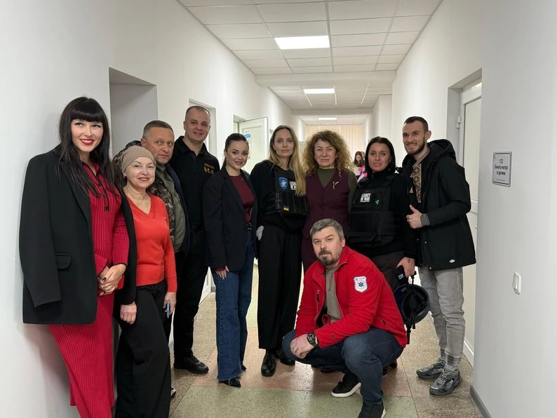 Анджеліна Джолі відвідала дитячу лікарню у Херсоні: медики назвали це сильною підтримкою