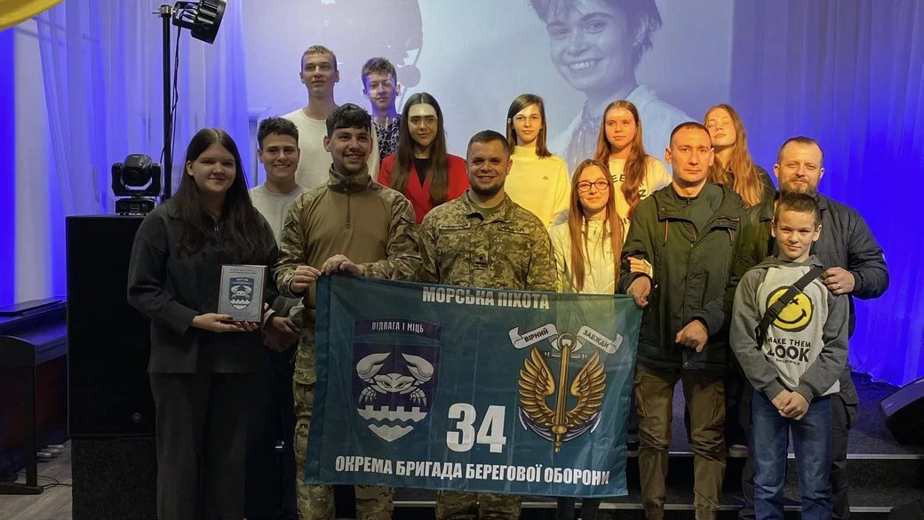 Херсонські діти відзначені в Празі і передали нагороду захисникам України
