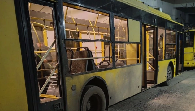 Артилерійський обстріл пошкодив тролейбусне депо в Херсоні: наслідки для електротранспорту