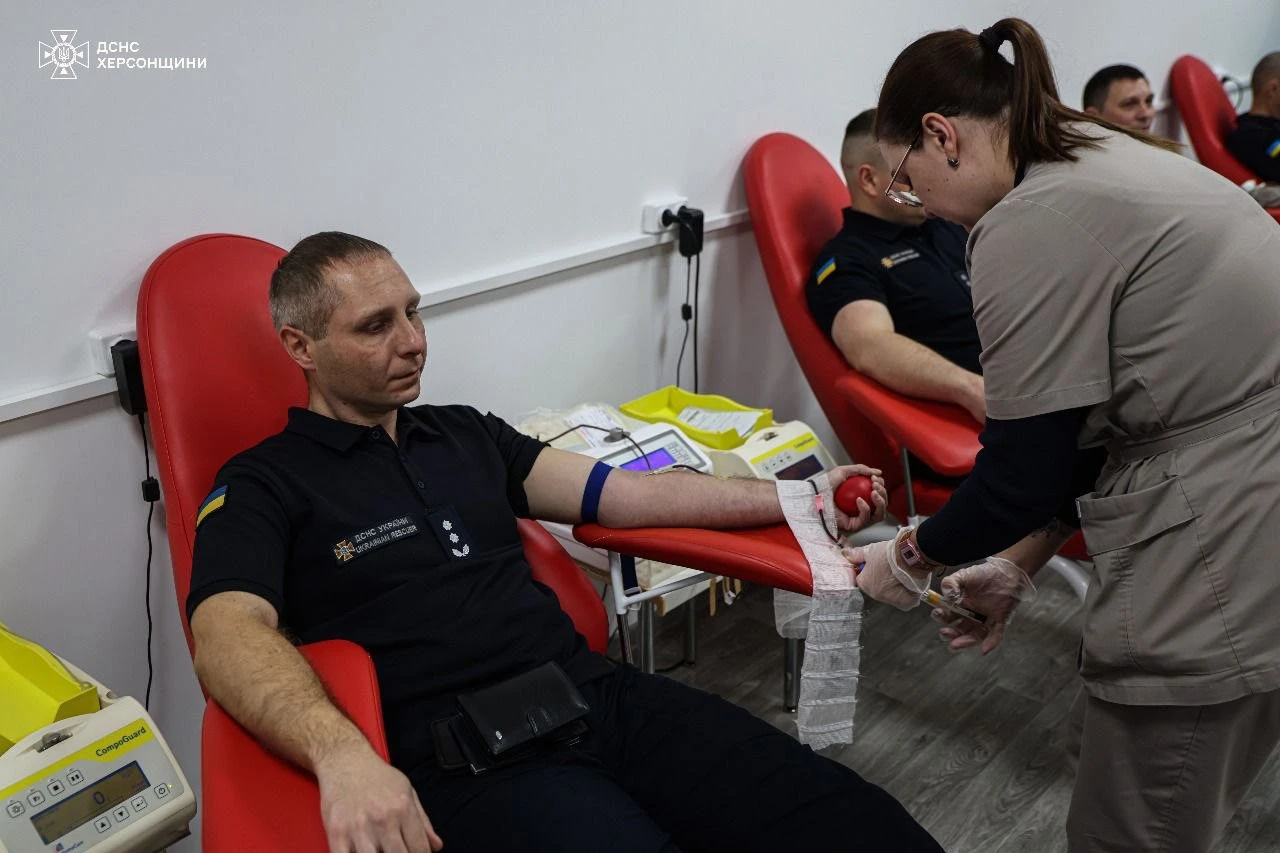 Херсонські рятувальники здали кров, підтримавши тих, кому вона життєво необхідна