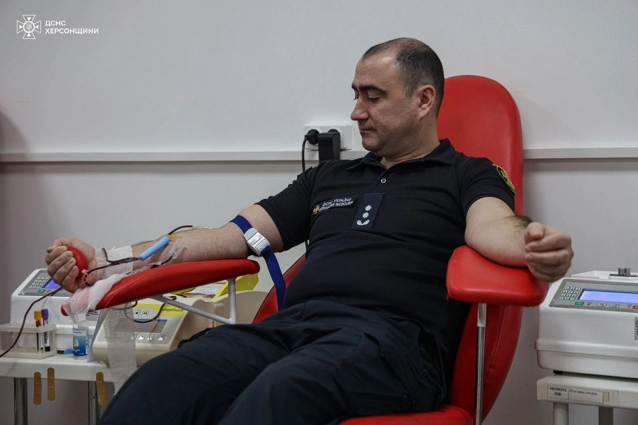 Херсонські рятувальники здали кров, підтримавши тих, кому вона життєво необхідна