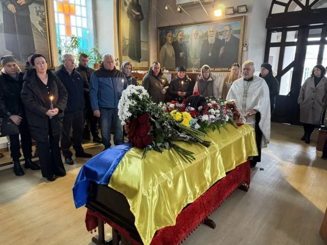 Херсон попрощався з воїном Володимиром Колотілом, який загинув на Сумщині