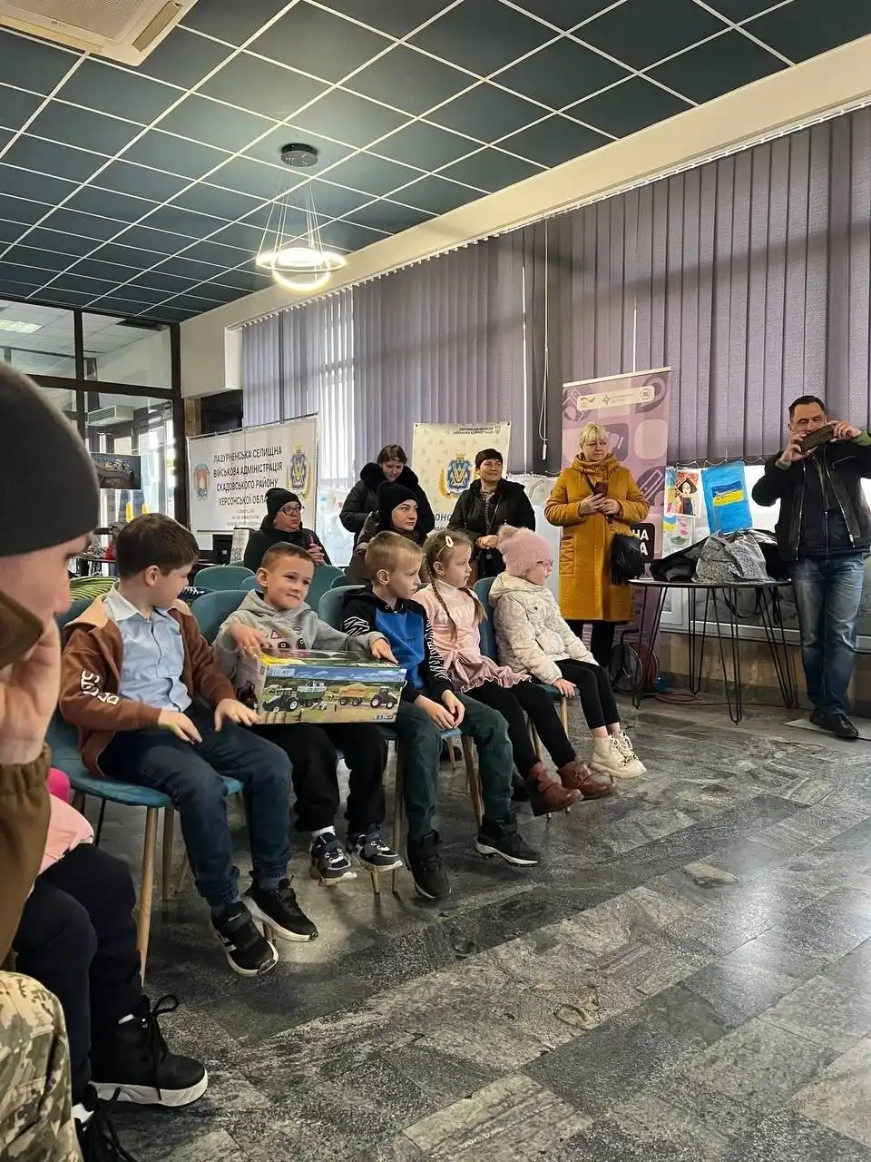 Тепло з Херсонщини: дітям-переселенцям подарували свято і здійснили їхні мрії