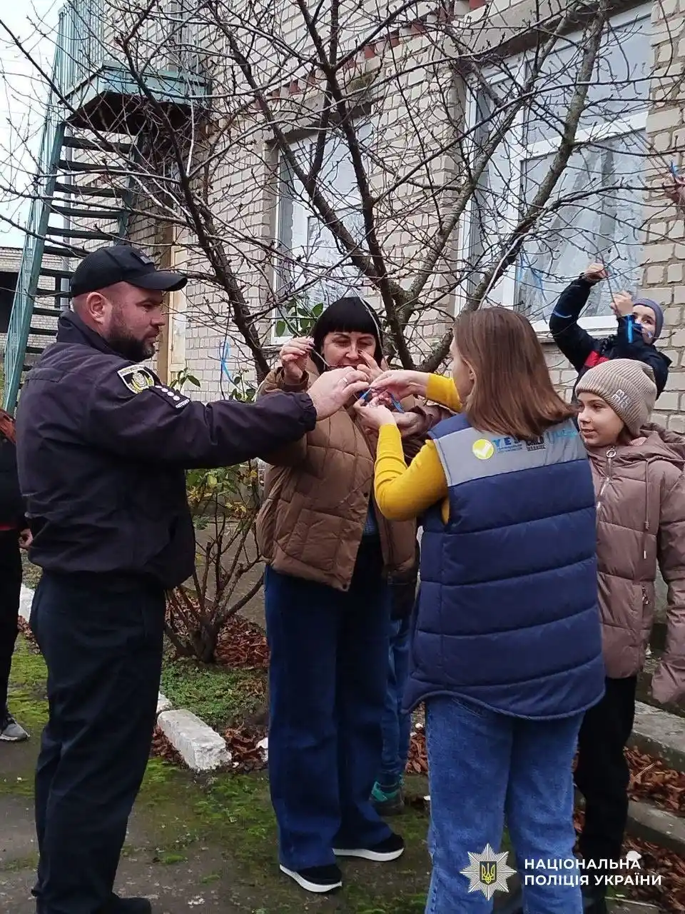 У Великоолександрівці школярі та поліцейські об’єдналися у кампанії проти домашнього насильства