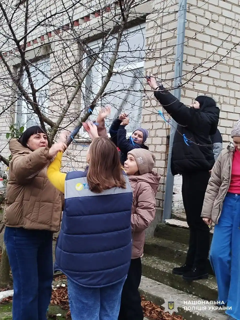У Великоолександрівці школярі та поліцейські об’єдналися у кампанії проти домашнього насильства