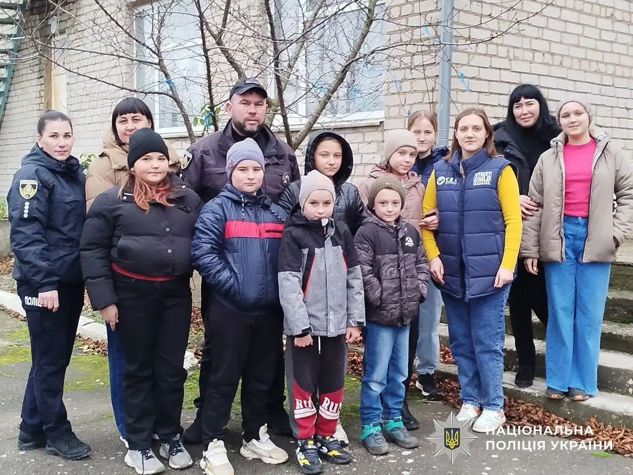 У Великоолександрівці школярі та поліцейські об’єдналися у кампанії проти домашнього насильства