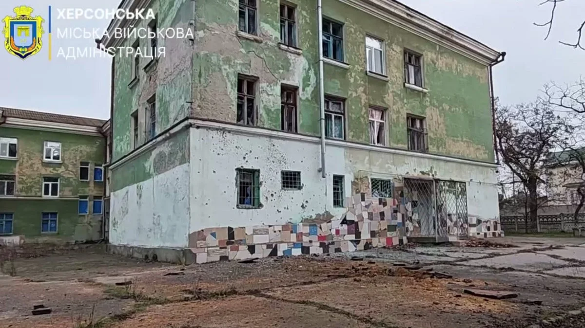Ранковий обстріл Херсона: удар по Корабельному району зачепив студентський гуртожиток