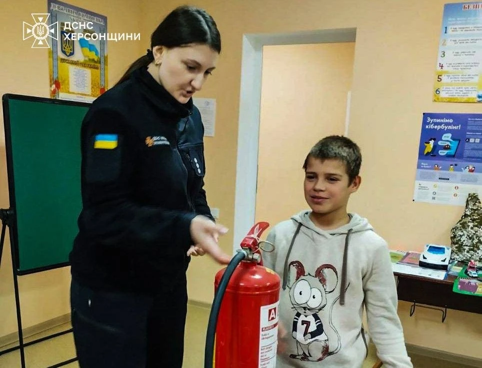 Рятувальники Херсонщини навчають дітей та вчителів правилам пожежної безпеки