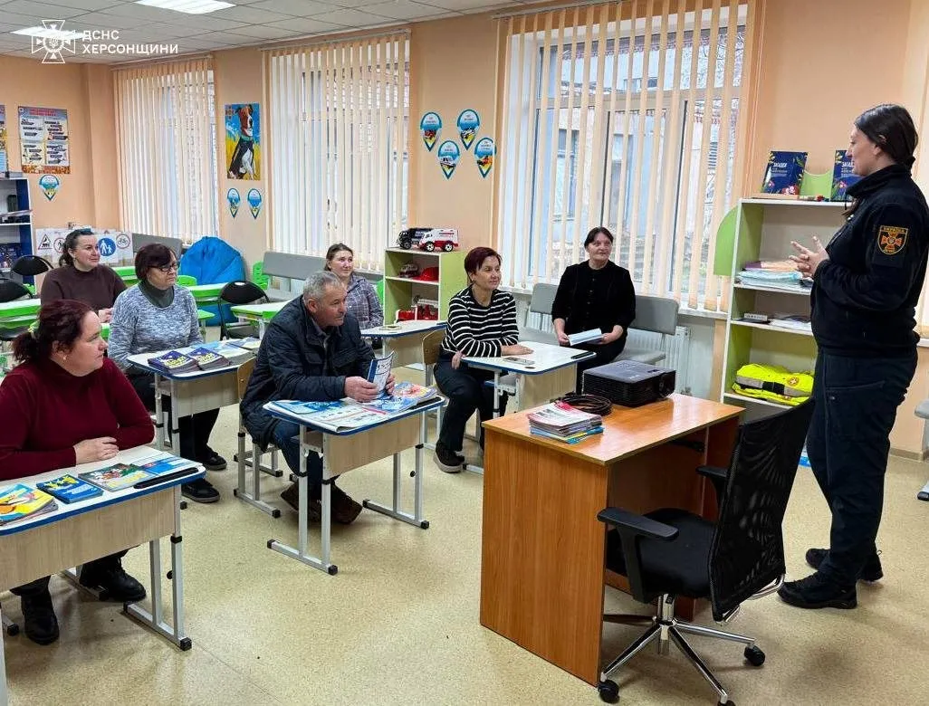 Рятувальники Херсонщини навчають дітей та вчителів правилам пожежної безпеки