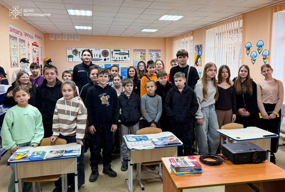 Рятувальники Херсонщини навчають дітей та вчителів правилам пожежної безпеки
