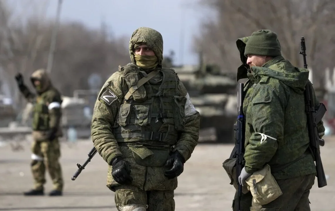 Окупанти на лівобережжі Херсонщини продовжують грабежі: крадуть техніку та гаджети