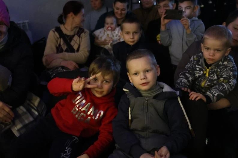Новорічне свято в укритті: Херсон подарував дітям казку навіть під час війни