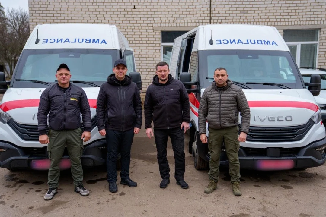 Прифронтові громади Херсонщини отримали броньовані автомобілі для евакуації