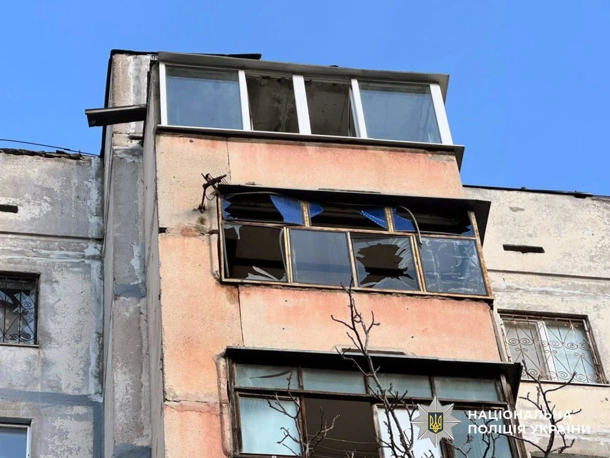 Російські обстріли на Херсонщині: чотири поранених та значні руйнування