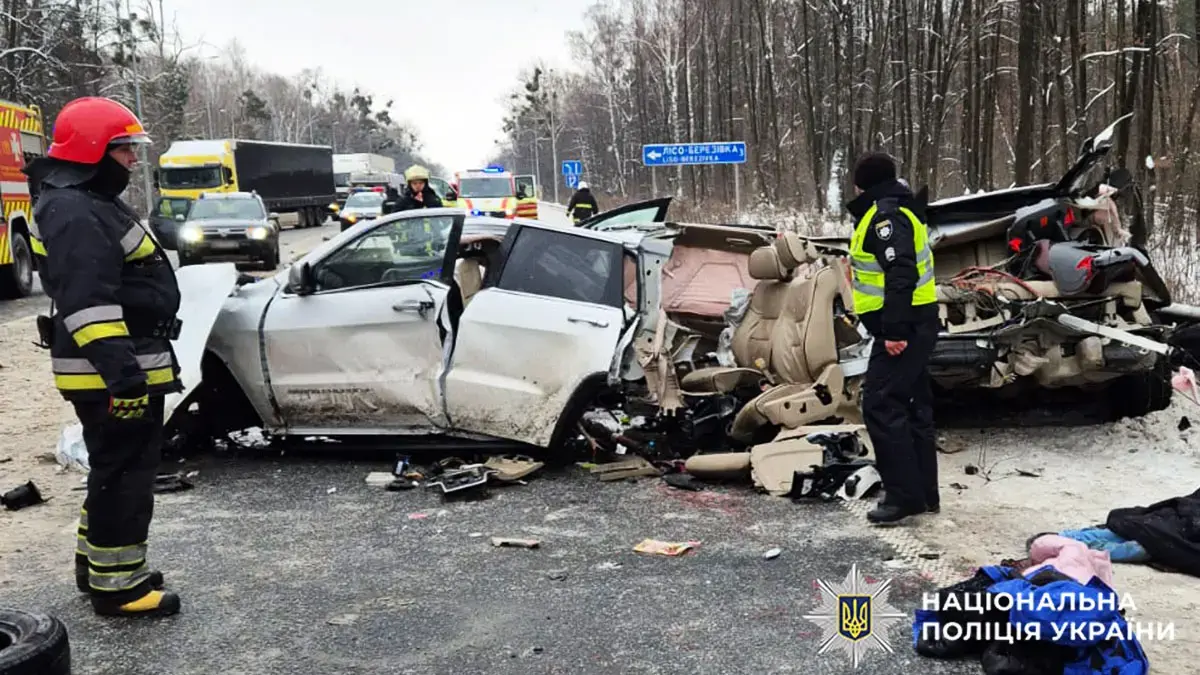 Трагедія на Хмельниччині: ДТП за участю херсонця та автовоза забрала життя батька і сина