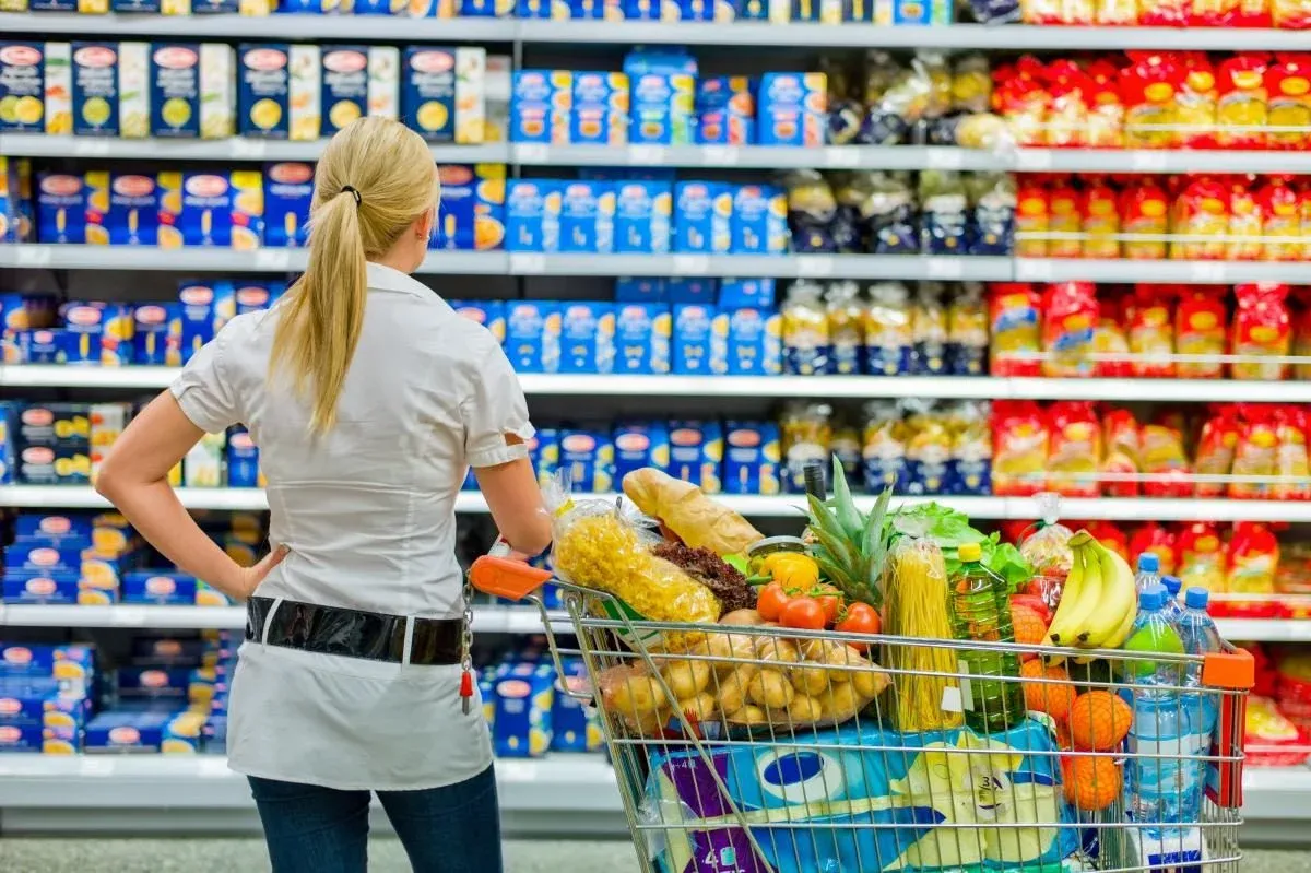 Ціни на продукти в 2025 році: основні тенденції та вплив на ринок