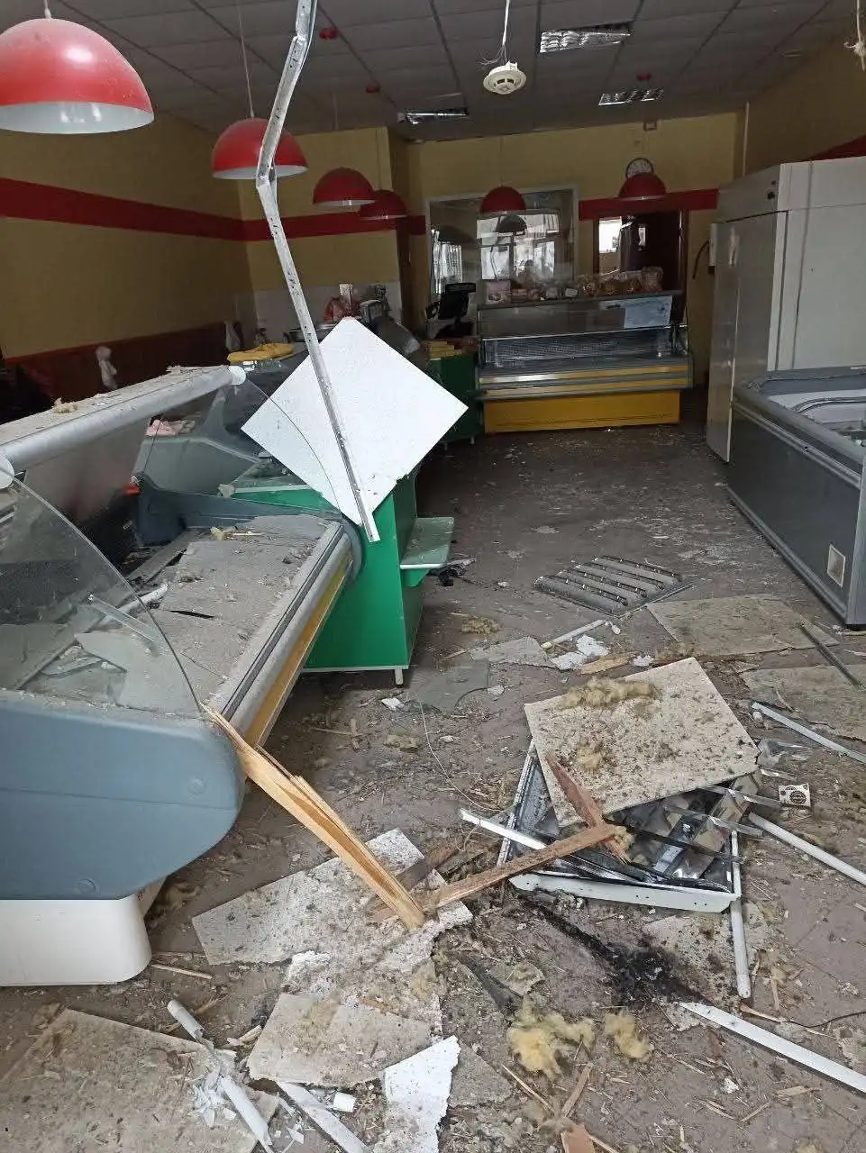Трагедія в окупованій Новій Каховці: удар по будівлі ЦНАПу забрав життя людей