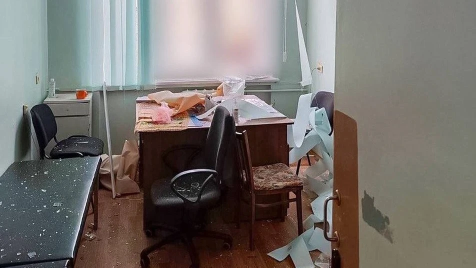 Полювання на медиків: у Херсоні російський дрон атакував поліклініку