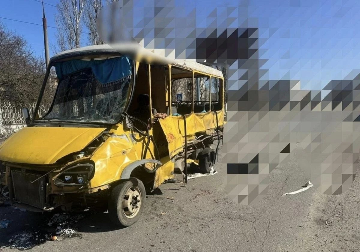 У Херсоні ворожий безпілотник атакував громадський транспорт