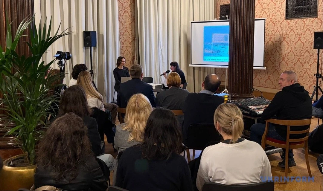 Евакуйована крихкість: як символ стійкості Покровська розпочав шлях до Венеції