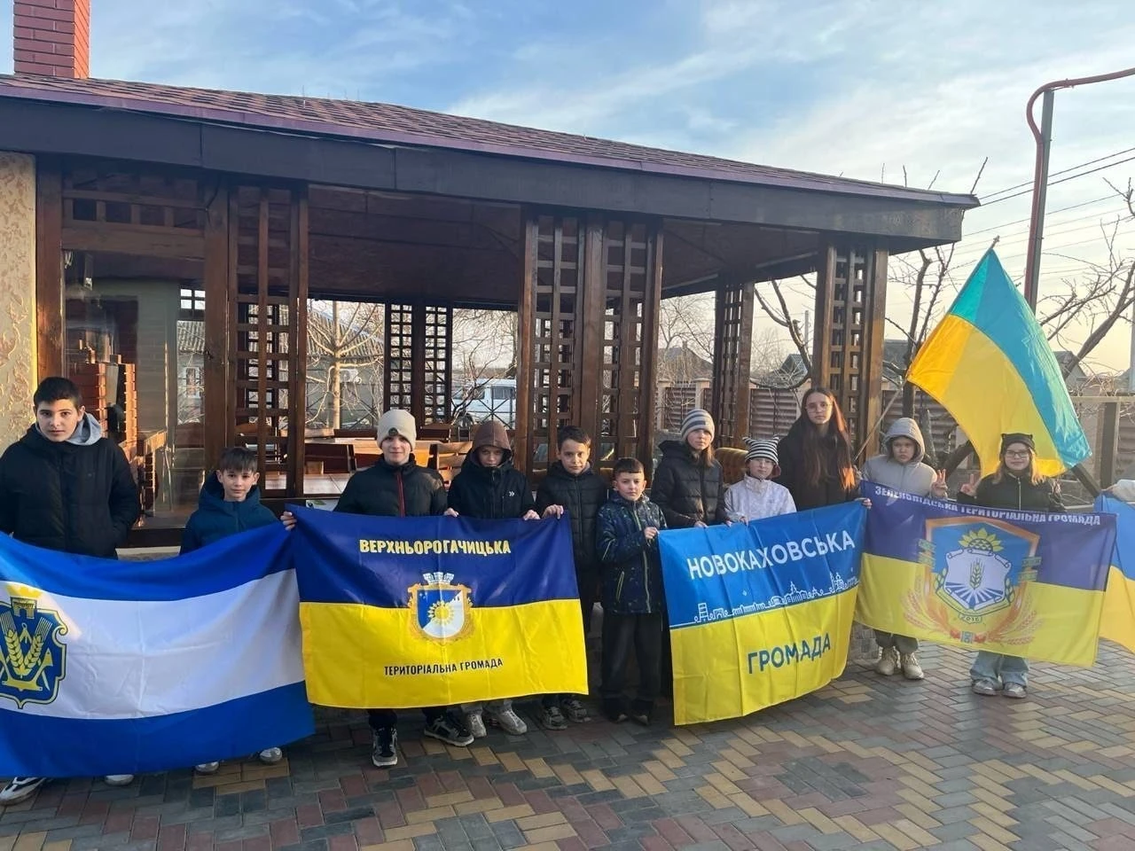 Екотерапія для маленьких херсонців: діти-переселенці відпочивають на фермі «Лібенталь»