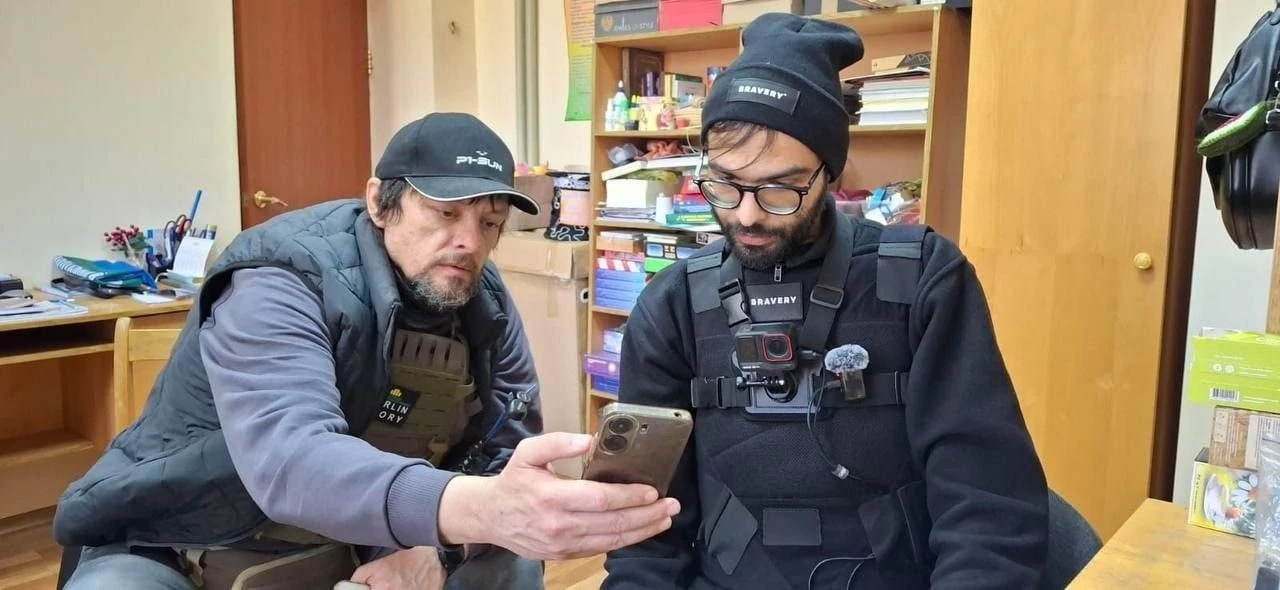 Берлін побачить докази війни: херсонські діти передали волонтерам особливі обереги